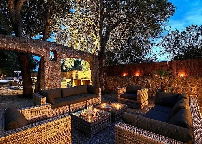 Spectacular Newly Renovated In Pollensa By Renthousing Villa